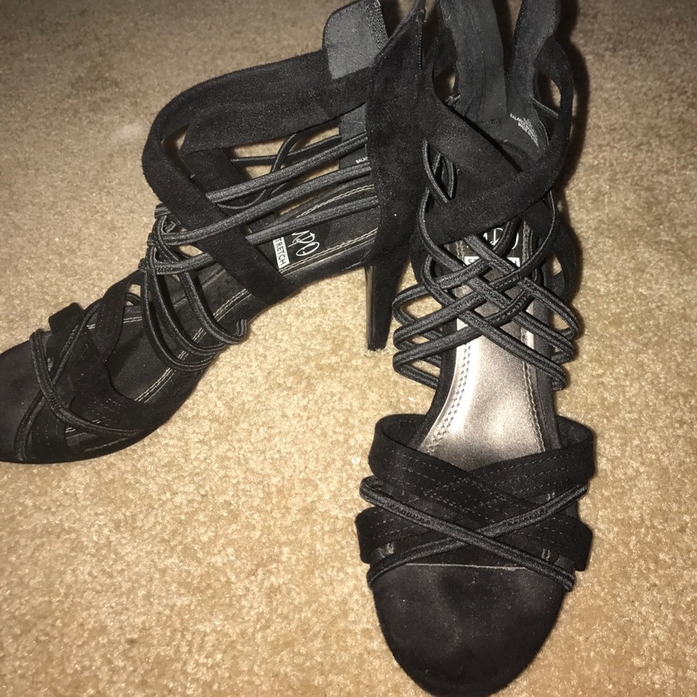 Cute strappy heels!